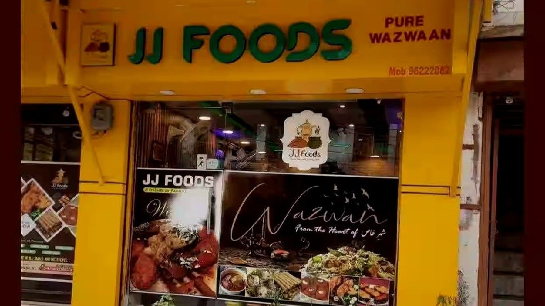 Best Kashmiri Wazwan restaurants in Srinagar for Tourists 2026 Budget Friendly Family Restaurants in Srinagar Authentic Wazwan Kashmiri Wazwan Thali Best Kashmiri Wazwan in Srinagar Best Restaurants for Tourists in Srinagar Best Places for Kashmiri Wazwan in Srinagar Kashmir