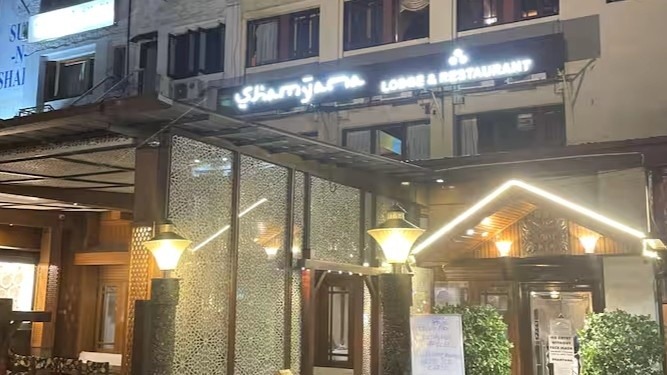 Best Kashmiri Wazwan restaurants in Srinagar for Tourists 2026 Budget Friendly Family Restaurants in Srinagar Authentic Wazwan Kashmiri Wazwan Thali Best Kashmiri Wazwan in Srinagar Best Restaurants for Tourists in Srinagar Best Places for Kashmiri Wazwan in Srinagar Kashmir